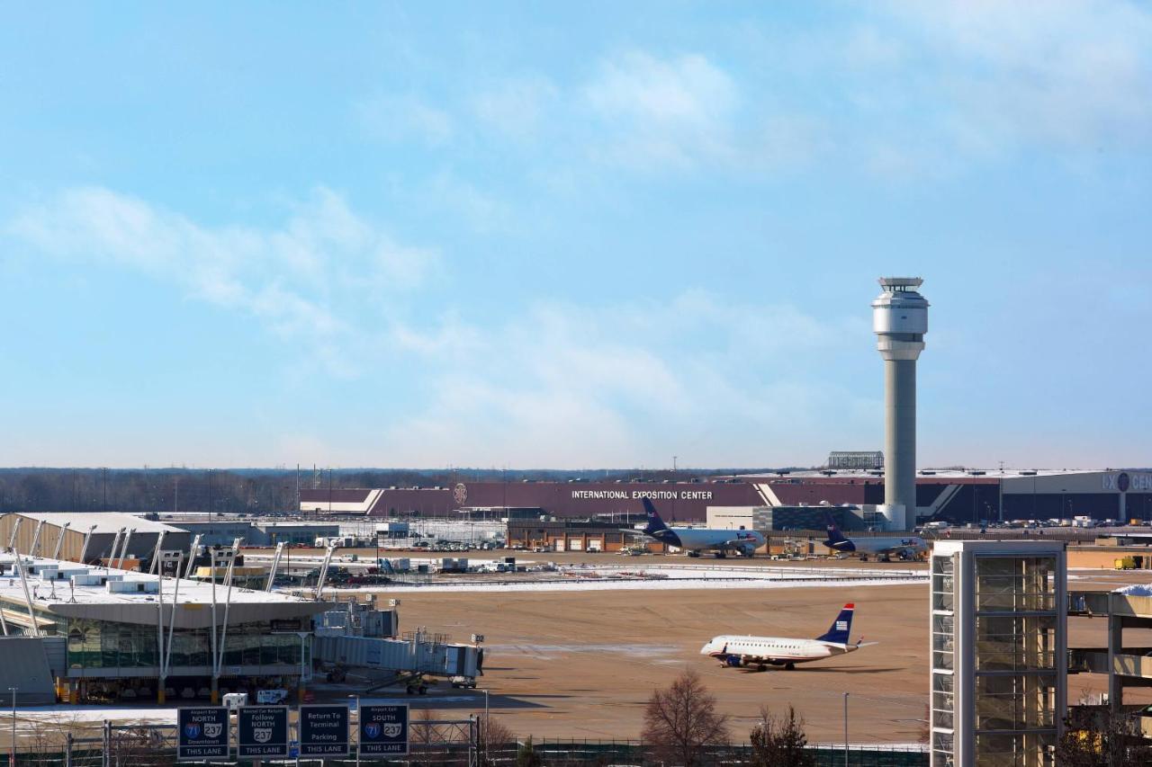 Sheraton Cleveland Airport Hotel Exterior foto